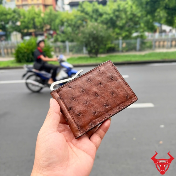 Ví Kẹp Tiền Nam Da Bụng Đà Điểu VYD3 Đẳng Cấp Doanh Nhân Ví kẹp tiền hai mặt da bụng đà điểu màu nâu đất dành cho người yêu thích hàng cao cấp.