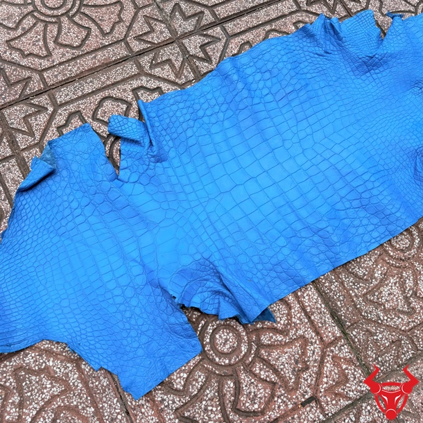 Da Cá Sấu Bỏ Gai Size 5 Nhỏ Màu Xanh Dương Bền Đẹp Da cá sấu Thái Lan bỏ gai màu xanh dương với chất da bền và vân đẹp.
