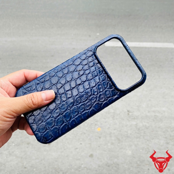 Ốp Lưng ELAA8 Da Cá Sấu Cao Cấp Cho iPhone 17 Pro Max Ốp lưng da cá sấu thật ELAA8 màu xanh navy dành cho iPhone 17 Pro Max.