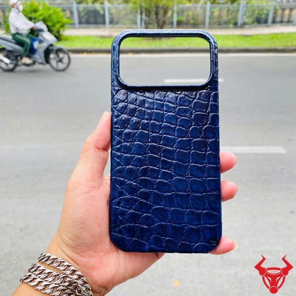 Ốp Lưng iPhone 17 Pro Max Da Cá Sấu Màu Xanh Navy Đẳng Cấp Ốp lưng full viền ELAA8 da bụng cá sấu xanh navy bảo vệ iPhone 17 Pro Max.