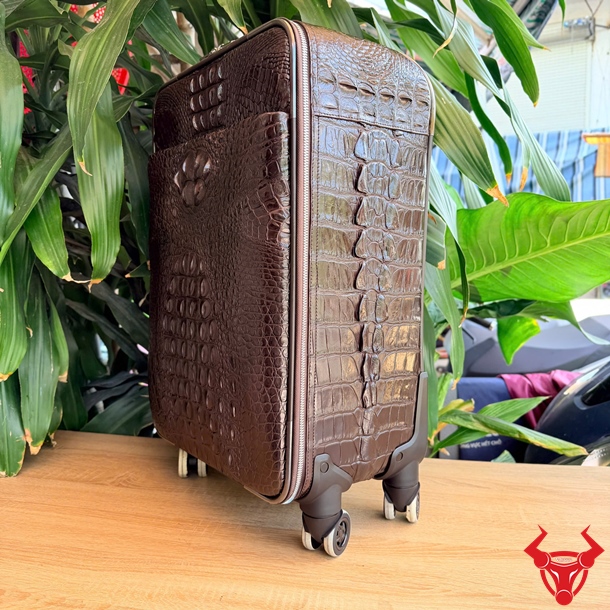 Vali Da Cá Sấu Gù Cao Cấp Size 50 Khẳng Định Vị Thế Vali da cá sấu gù cao cấp Size 50 thể hiện vị thế