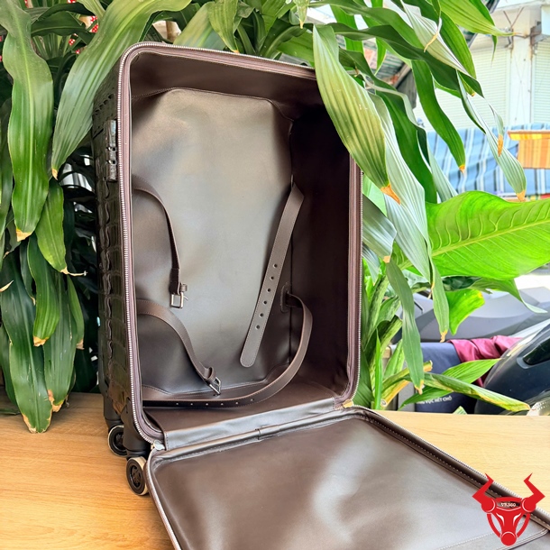Vali Du Lịch Da Cá Sấu Gù Size 50 Vẻ Đẹp Sang Trọng Vali du lịch da cá sấu gù Size 50 chất liệu cao cấp độc đáo