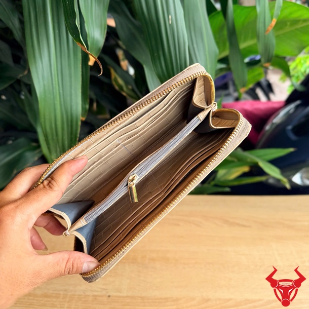 Ví Nữ Cầm Tay 1 Ngăn BUA19 Nâu Bạc Xỉu Tinh Tế Ví cầm tay nữ BUA19 da bò vân cá sấu màu Nâu Bạc Xỉu cao cấp