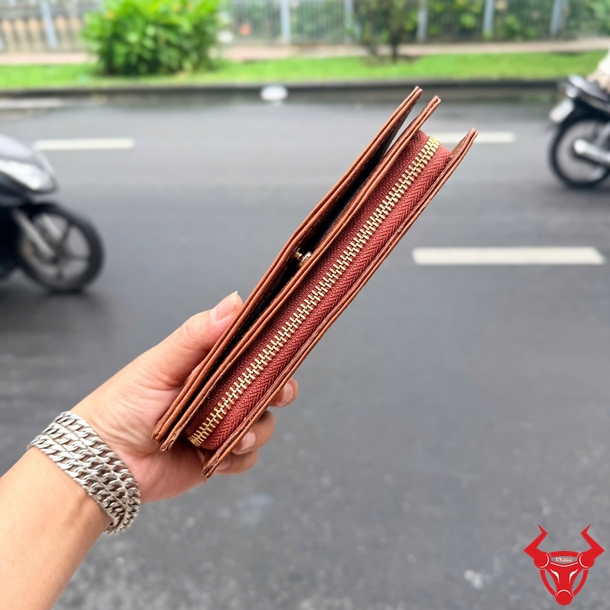 Ví Da Bò Sáp BZA19 2 Gấp Gọn Gàng Và Sang Trọng Ví da bò sáp BZA19 thiết kế cầm tay 2 gấp cao cấp.