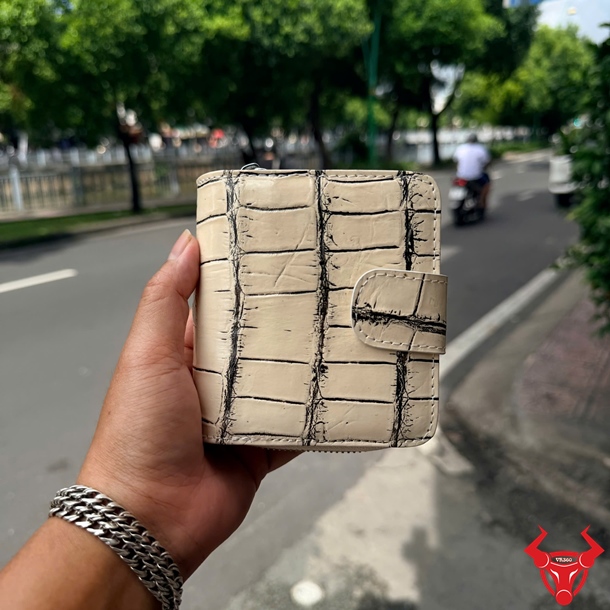 Ví Da Cá Sấu Nữ VRBA8 Trắng Đen Phong Cách Thời Trang Ví da cá sấu nữ VRBA8 màu trắng đen dáng ngắn phong cách