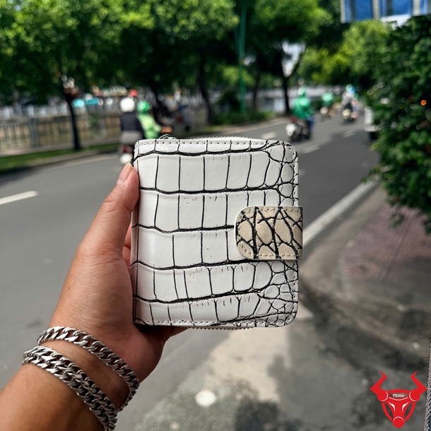 Ví Da Cá Sấu Nữ Thái Lan Vân Nhỏ Trắng Đen VRBA8 Ví da cá sấu nữ dáng ngắn da Thái Lan vân nhỏ màu trắng đen VRBA8 cao cấp