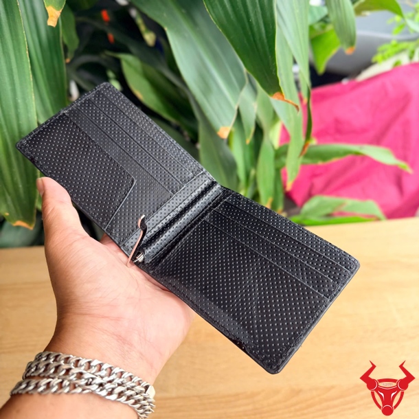 Ví Kẹp Tiền Da Bụng Cá Sấu VOBA8 Màu Đen Thời Trang Nam Ví Kẹp Tiền Da Bụng Cá Sấu VOBA8 Màu Đen với thiết kế gọn gàng và thời trang.