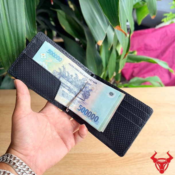 Ví Kẹp Tiền Da Bụng Cá Sấu VOBA8 Màu Đen Phong Cách Hiện Đại Ví Kẹp Tiền Da Bụng Cá Sấu VOBA8 Màu Đen dành cho phong cách nam giới hiện đại.
