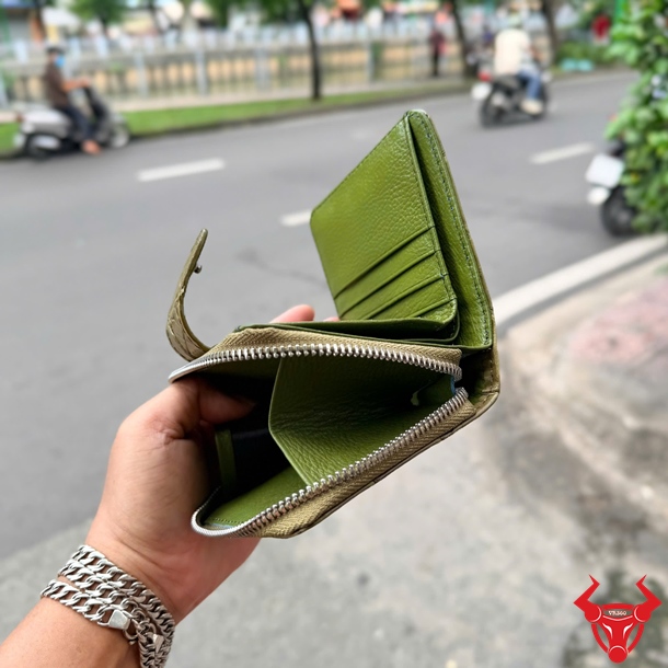 Ví Nữ Cầm Tay Da Cá Sấu Xanh Rêu VRBA8 Thời Thượng Ví da cá sấu nữ dáng đứng VRBA8 màu xanh rêu cao cấp