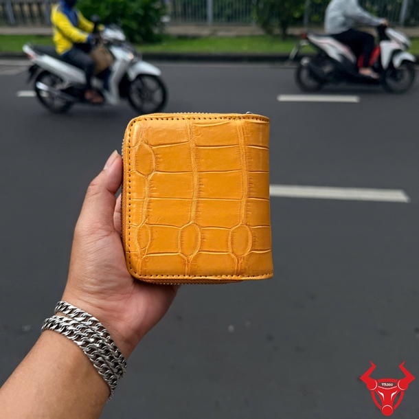 Ví Nữ VRBA8 Da Bụng Cá Sấu Màu Vàng Thời Trang Ví nữ da bụng cá sấu màu vàng VRBA8 thiết kế cá tính nổi bật