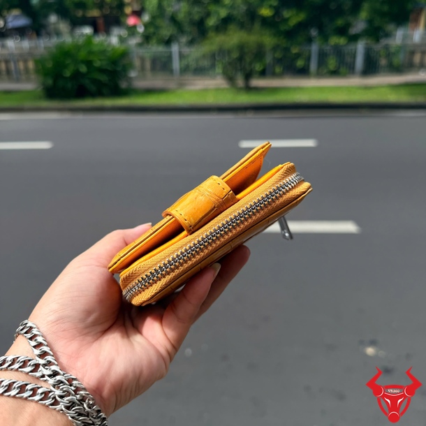 Ví Nữ VRBA8 Da Cá Sấu Vân Vuông Màu Vàng Cam Sang Trọng Ví nữ da bụng cá sấu vân vuông vàng cam VRBA8 cá tính thời trang