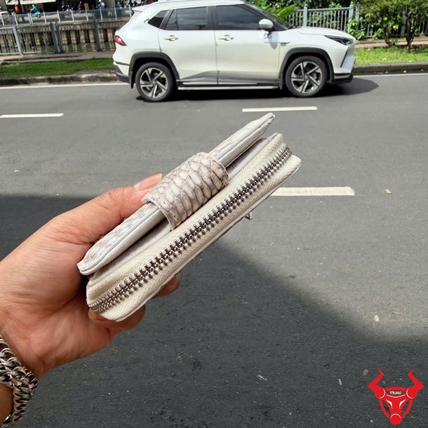 Ví Nữ VRBA8 Da Bụng Cá Sấu Bạch Tạng Thời Trang Ấn Tượng Ví nữ da bụng cá sấu bạch tạng VRBA8 điểm nhấn thời trang