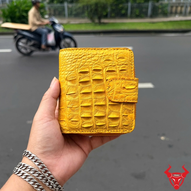 Ví Nữ Dáng Ngắn Da Cá Sấu Màu Vàng Sang Trọng VRBA4 Ví nữ VRBA4 da cá sấu gù lưng màu vàng cá tính thời thượng