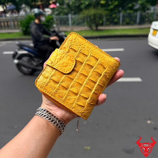 Ví Da Cá Sấu Nữ VRBA4 Gù Lưng Vàng Cá Tính Ví nữ da cá sấu gù lưng vàng VRBA4 thiết kế cao cấp nổi bật