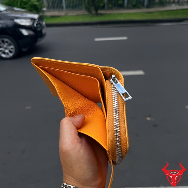 Ví Nữ Da Cá Sấu Màu Vàng VRBA4 Phong Cách Đẳng Cấp Ví nữ VRBA4 dáng ngắn da cá sấu vàng nhỏ gọn đa dụng