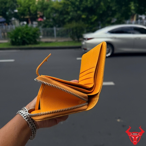 Ví Nữ Dáng Ngắn VRBA4 Da Cá Sấu Vàng Độc Đáo Ví nữ da cá sấu gù lưng VRBA4 màu vàng cá tính thời trang