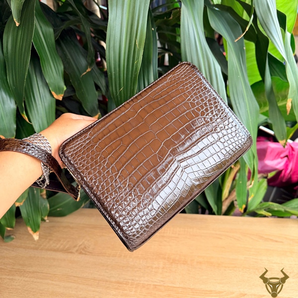 Clutch Nam Da Cá Sấu CKCA8 Màu Nâu Sang Trọng Clutch cầm tay cao cấp CKCA8 da bụng cá sấu thời trang