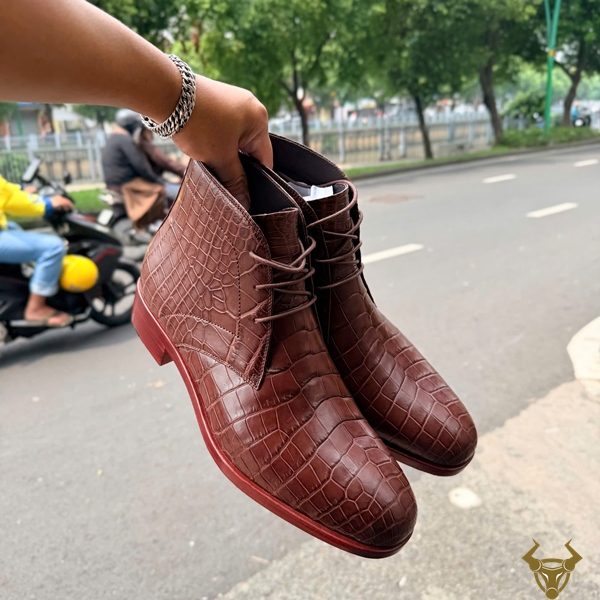 Giày Chukka Boot Da Cá Sấu GJBA8 Vẻ Đẹp Quý Phái Giày Chukka Boot da bụng cá sấu GJBA8 cho nam hiện đại