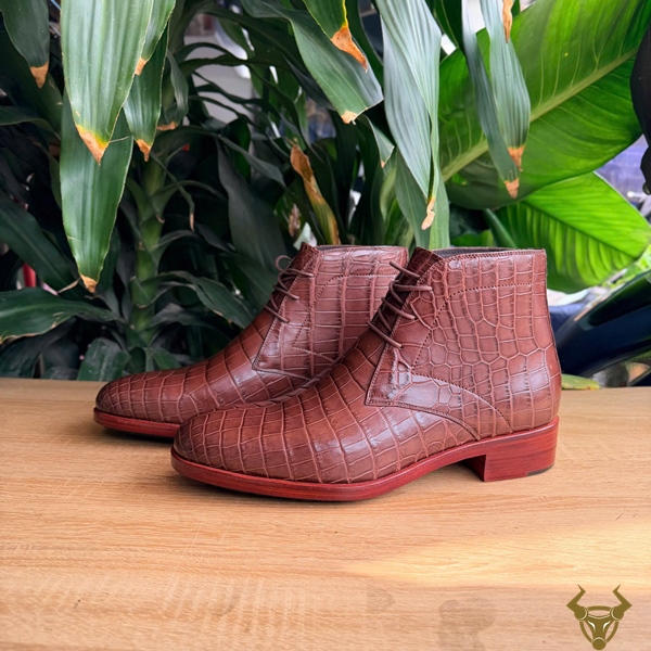 Chukka Boot Nam GJBA8 Da Cá Sấu Nâu Phong Cách Quý Ông Giày Chukka Boot GJBA8 làm từ da bụng cá sấu cao cấp