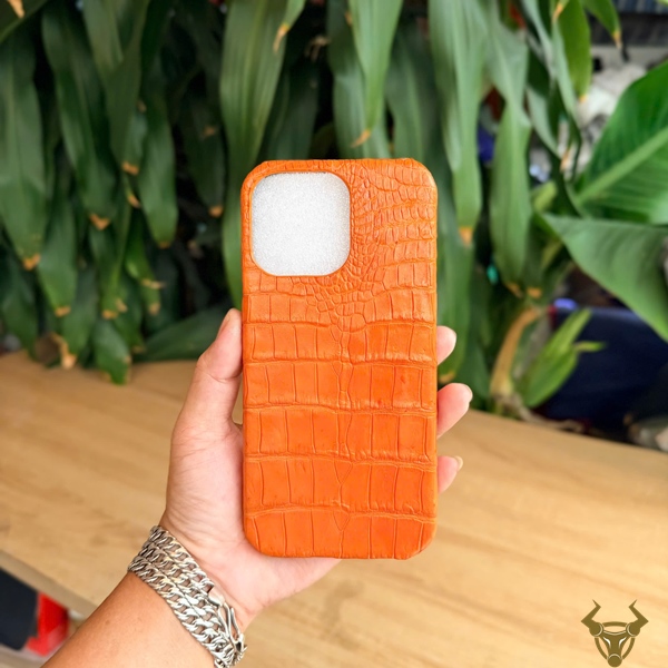 Ốp Lưng iPhone 15 Pro Max Da Bụng Cá Sấu EXEAA8 Cao Cấp Ốp lưng iPhone 15 Pro Max da bụng cá sấu full viền màu cam EXEAA8
