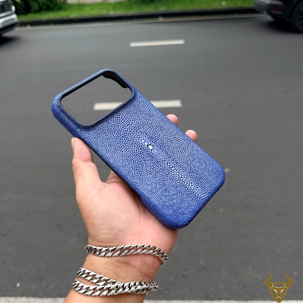 Ốp Lưng iPhone 17 Pro Max ELAA17 Full Viền Đẳng Cấp Ốp lưng da cá đuối ELAA17 iPhone 17 Pro Max màu xanh dương sang trọng