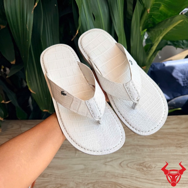 Dép Kẹp Da Cá Sấu DIA8 Bạch Tạng Thời Trang Cao Cấp Dép kẹp da cá sấu bạch tạng DIA8 size 43 kiểu dáng gọn gàng, phong cách thời trang.