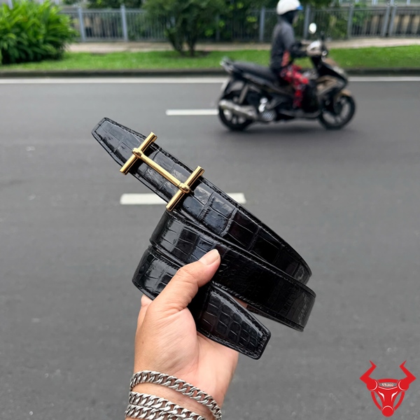 Thắt Lưng Cá Sấu TLA8B15 Hai Mặt Đen Nâu Sang Trọng Mẫu thắt lưng da bụng cá sấu TLA8B15 màu đen nâu hai mặt phong cách quý ông.