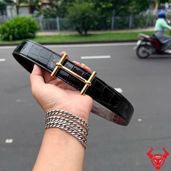 Thắt Lưng Nam TLA8B15 Đen Nâu Dành Cho Người Cá Tính Thắt lưng nam TLA8B15 màu đen nâu hai mặt thiết kế dành cho người yêu phong cách cá tính.