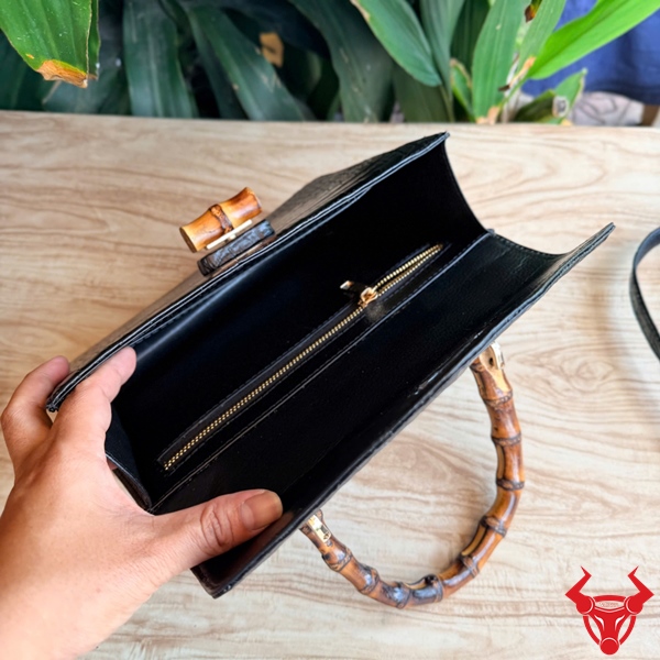 Túi Xách Da Bụng Cá Sấu TKG01 Tạo Điểm Nhấn Khác Biệt Phụ kiện túi xách nữ TKG01 màu đen bằng da bụng cá sấu, quai xách trúc dành cho quý cô.